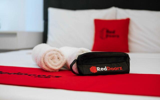 RedDoorz near Manhattan Square Medan