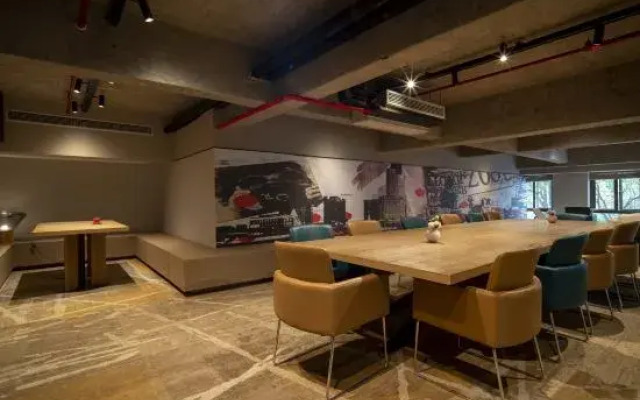 Maytour Hotel(Leather City Yintai City Store)