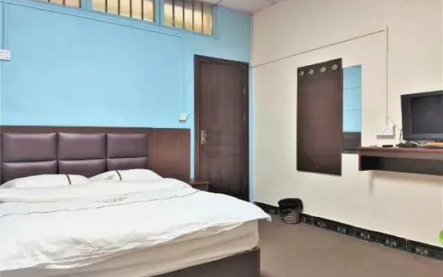 Xingguang Apartment (Zhongshan Huiyimei Shopping Plaza)
