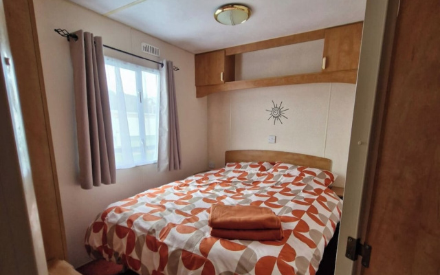 Palm Court - 3 Bed, Heated Pool, Parking, Nr Beach