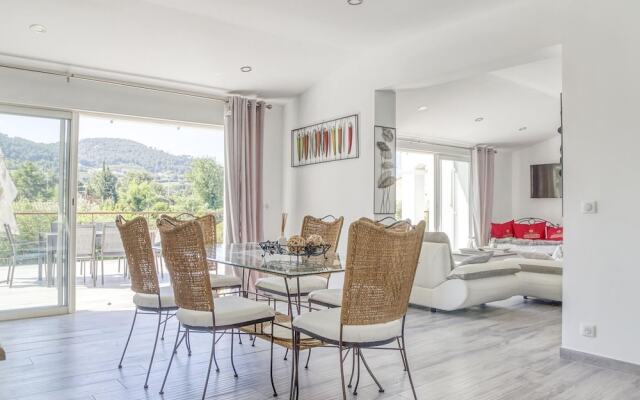 Villa in La Cadiere-d'azur With Private Pool