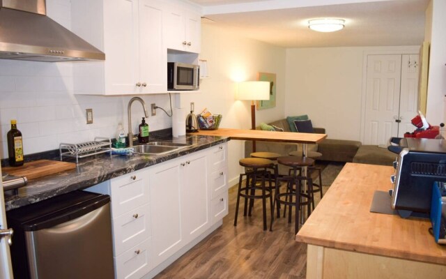 Convenient 1 Bedroom Lower Level Suite