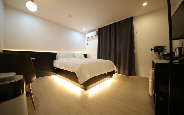 The Leeds Hotel