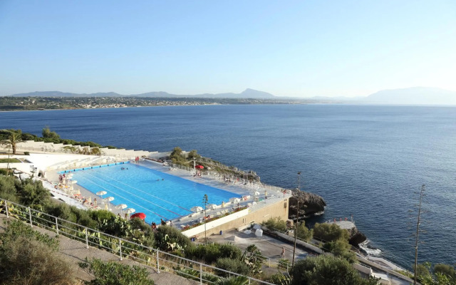 Perla del Golfo Resort