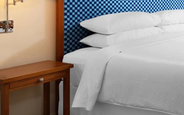 Four Points by Sheraton Bakersfield