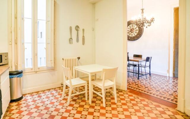 Luxurious Apartment For 9 People Recently Renovated In The Center Of Barcelona