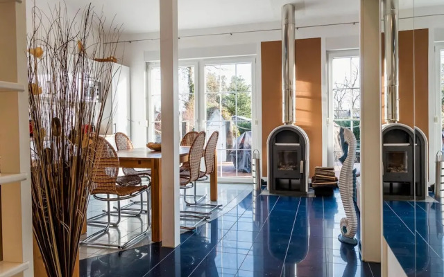 Seahorse Modern Retreat