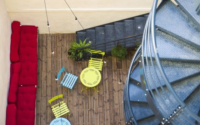 Georges Hostel & Café