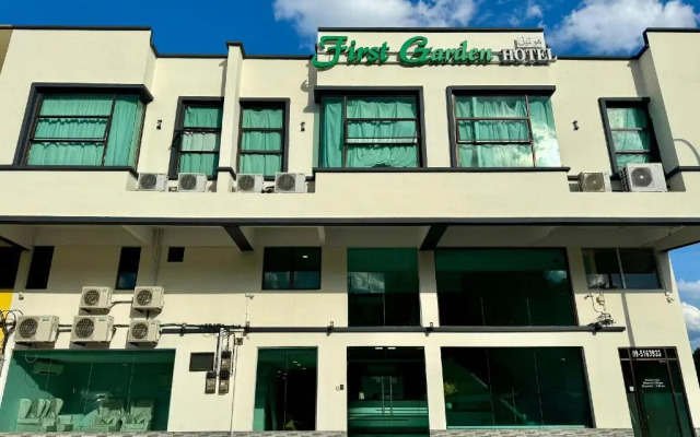 OYO 44043 First Garden Hotel