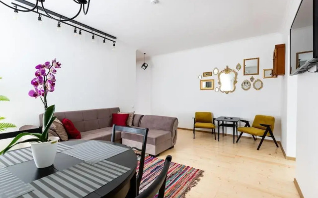 2 Bedroom Apartment Behind Opera House