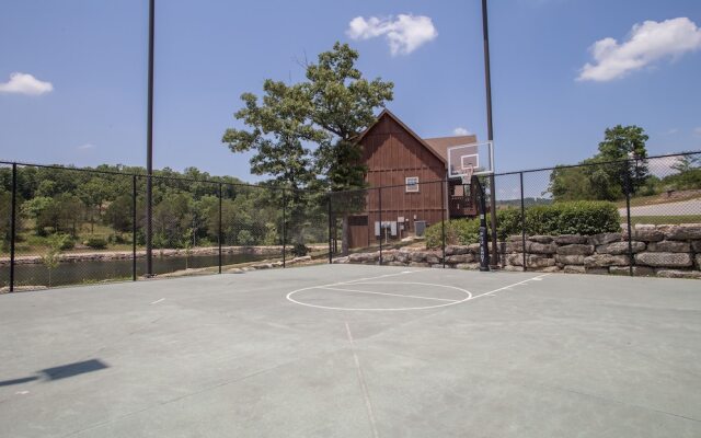 Puttin On The Green 3 Bedroom Villa by RedAwning