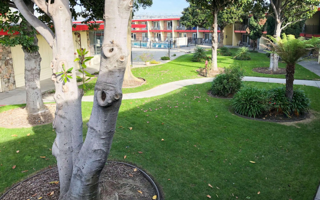 Garden Inn & Suites Oakland Airport