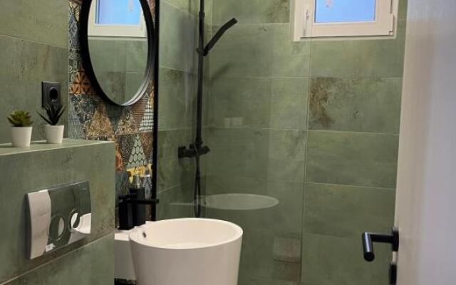 Alexander Cozy Apartment FREE PRIVATE PARKING