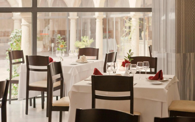 Отель TRH Ciudad de Baeza