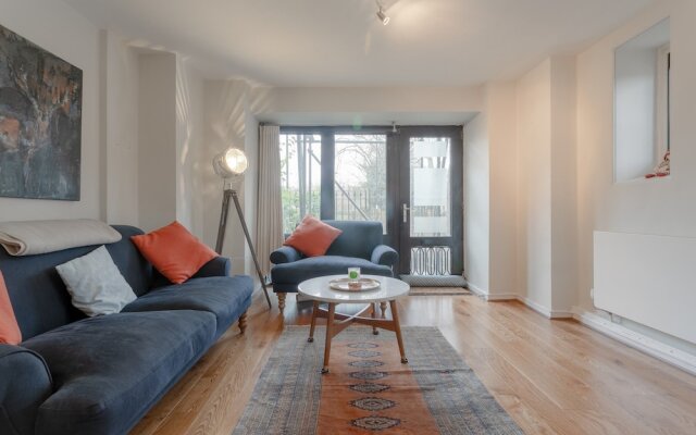 Stunning 2 Bedroom Flat in Converted Church in Bethnal Green