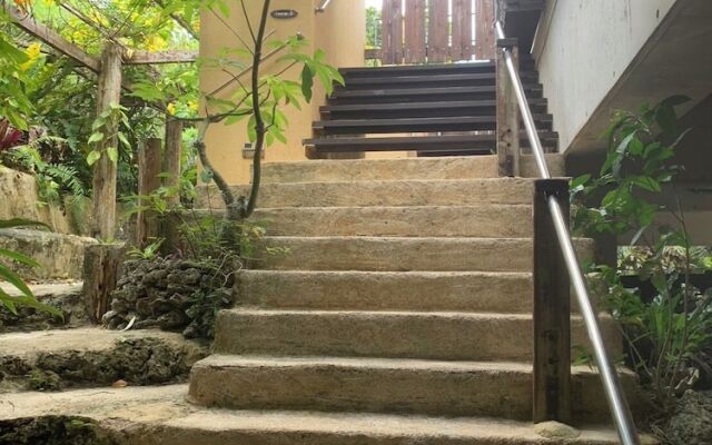 Blue Cave Hotel in Green