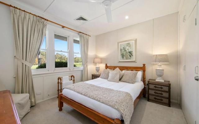 Brokenback Vineyard Luxe Homestead at Oakvale Wines