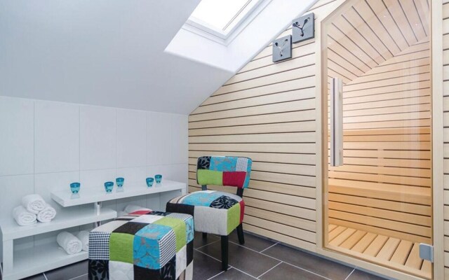 Nice Home in Sreser with Hot Tub, Sauna & WiFi