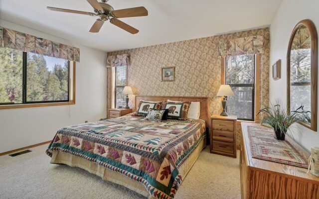 8 Crag Home with Private Indoor Hot Tub, Bike is Provided for Outdoor Activities by RedAwning