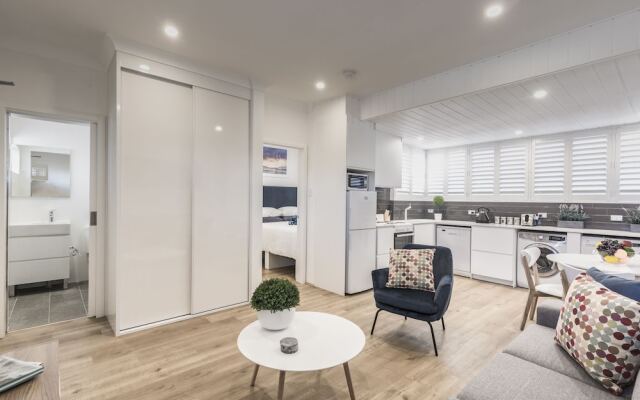 Quiet Spacious Apt with AIR CONDITIONING & Netflix