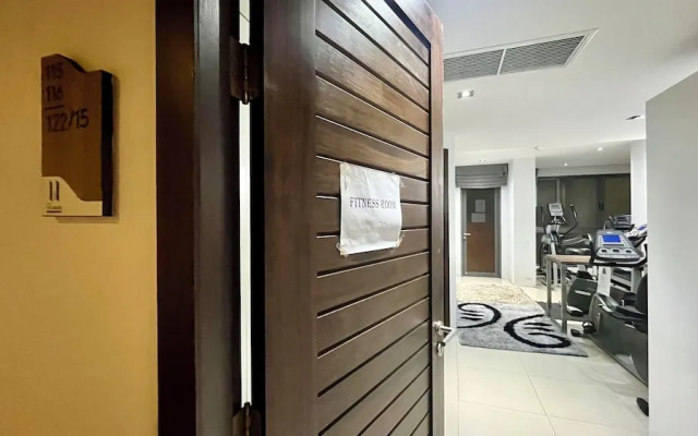 Pool Front Sexy Studio Fully Furnished Apartment