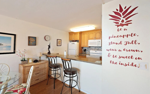 Kona Reef F2 Charming Oceanfront Condo for 4!