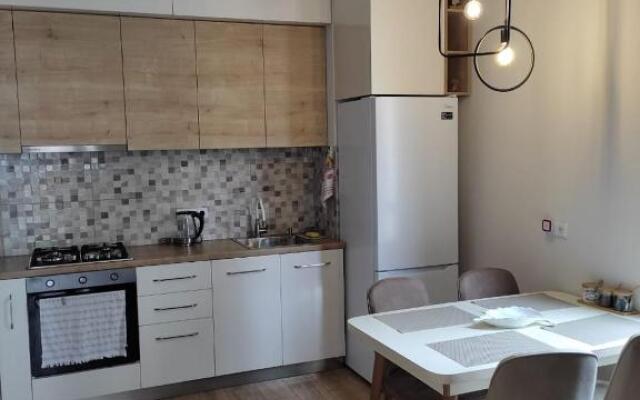 Astoria Home - Place for rest in Isani