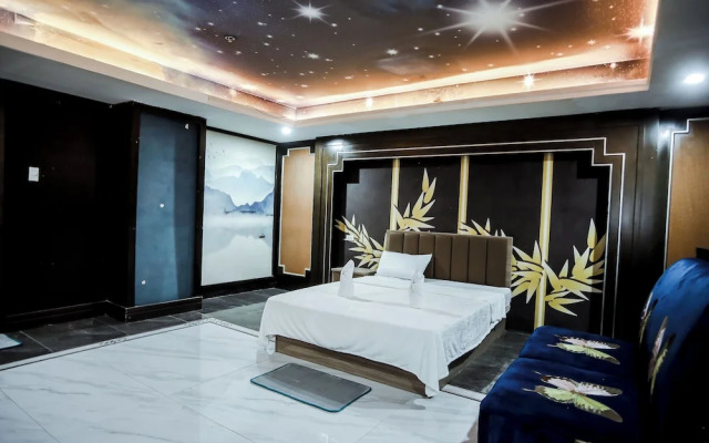 Underskies Spa and Hotel