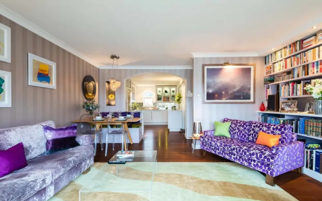 Immaculate Hammersmith Home By The River Thames