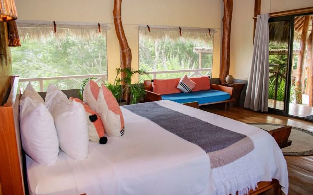 Isla Chiquita Glamping Hotel