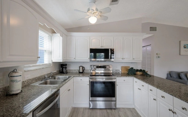 Canario  3 Bedroom Home by RedAwning