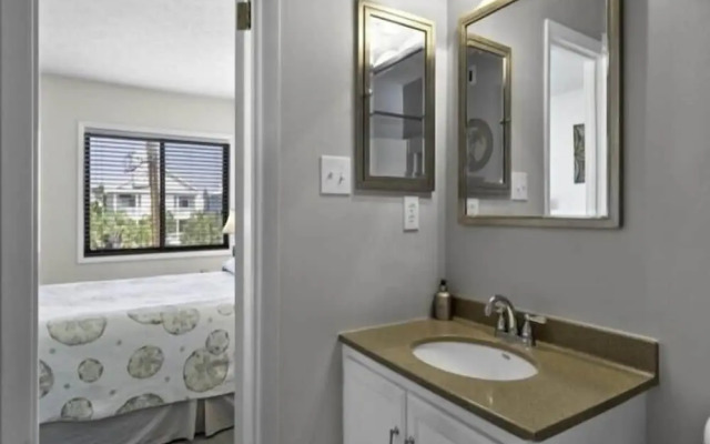 Pura Vida Pure Life - Expansive Views Of The Ocean And Wide Sandy Beach 1 Bedroom Condo by RedAwning