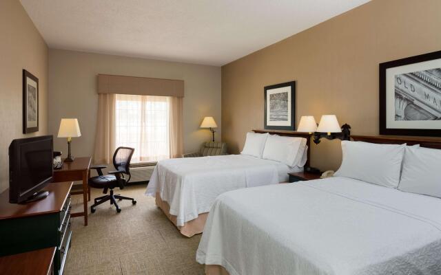 Hampton Inn & Suites State College at Williamsburg Square