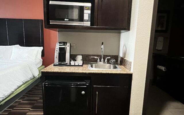 Holiday Inn Express & Suites Alva