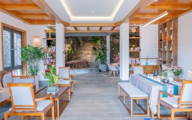 Xingyi Wanfenglin Ruhuazaoye Homestay (Baguatian Observation Deck)