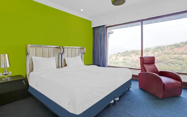 Townhouse 808 Royal Palms Shared Serviced Apartment by OYO Rooms