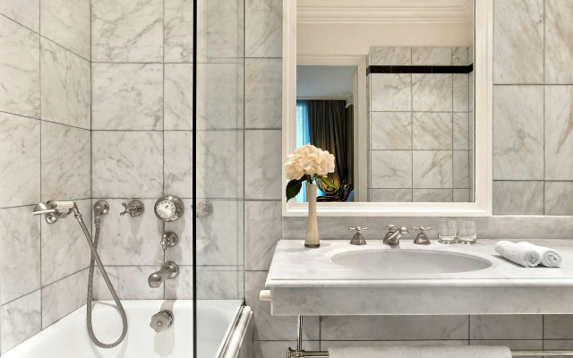 Le Dokhan’s Paris Arc de Triomphe, a Tribute Portfolio Hotel