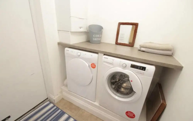 Large 6 bed House With Hot Tub