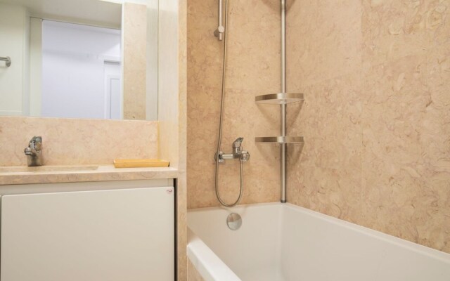 Trendy & Classic 2 Bedroom Apartment