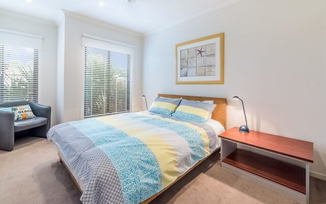 Oceans 11 - Surfside - Wifi & Foxtel - Pet Friendly (Outside Only)