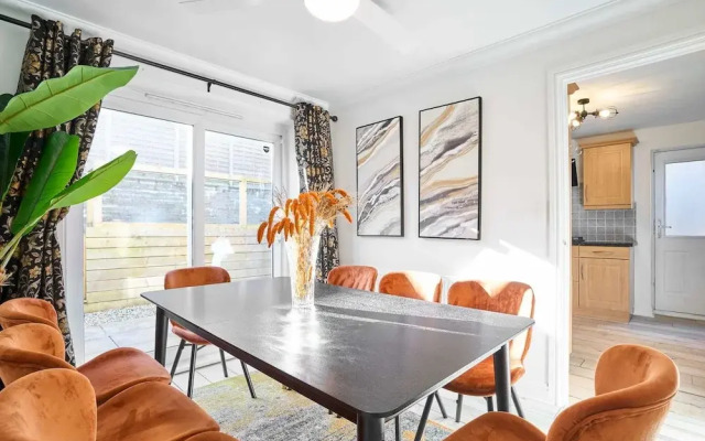 Host Stay Snowdrop Crescent II