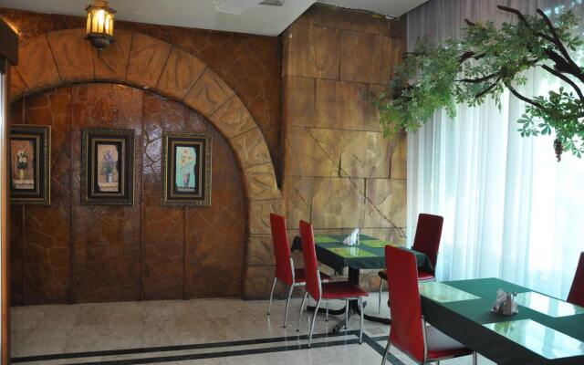Claridge Hotel