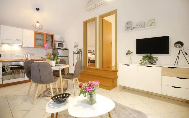 Stomorica Apartments