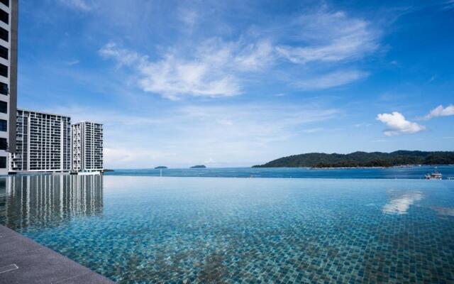 Jesselton Quay by Pinstay