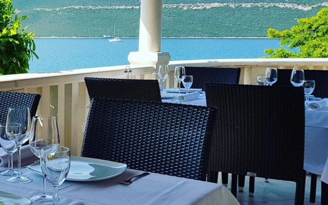 Villa Rava rooms & restaurant
