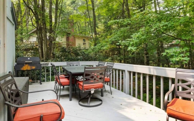 Pocono Chalet Jacuzzi Bathtub 4 BDRMS