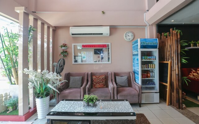 SPOT ON 89796 D'noor Budget Inn