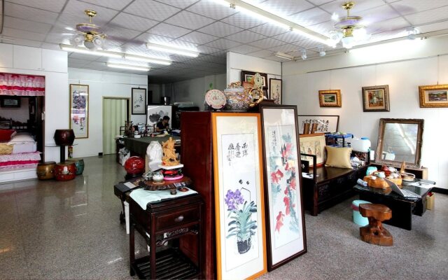 Jiji Art Backpackers Hostel