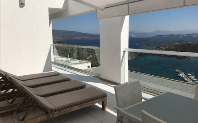 2 Bed Penthouse Apartment With Stunning Sea View