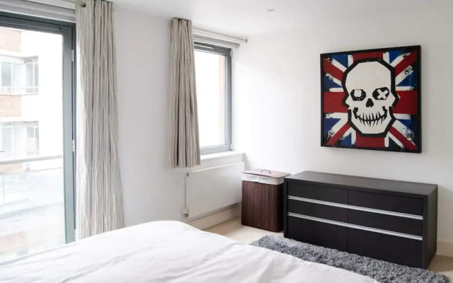 New Modern Large 2 Bed